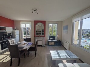 Réfrigérateur, micro-ondes, four, cafetière/bouilloire