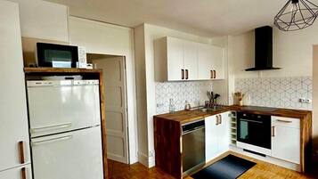 Kühlschrank, Mikrowelle, Ofen, Geschirrspüler