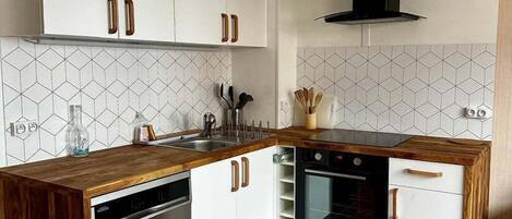 Réfrigérateur, micro-ondes, four, lave-vaisselle