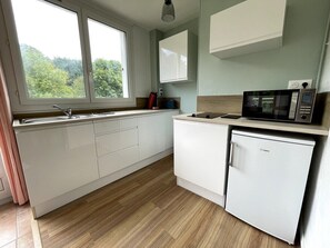 Frigorífic, microones, forn i cafetera i tetera 