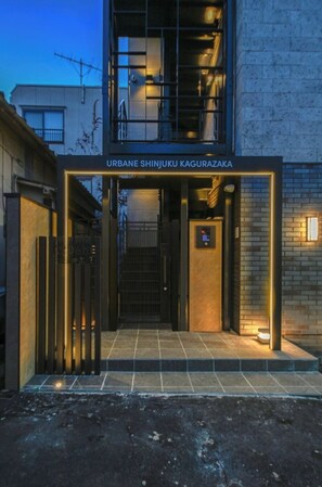 Exterior detail - 301 4minute walk from Kagurazaka Station | Conv / Shinjuku Ward Tokyo (Shinjuku Ward)
