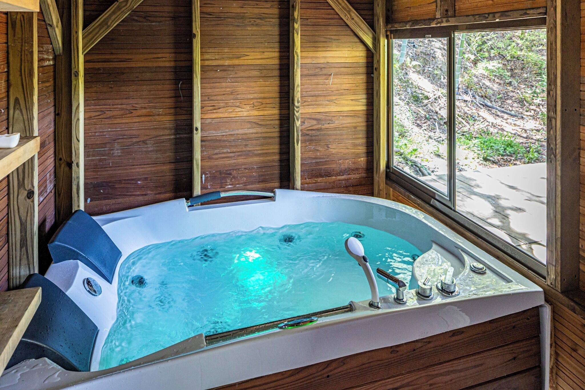 Indoor spa tub