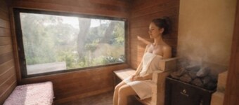 Nonsmoking A lakeside hideaway where you can st / Gobo City Wakayama