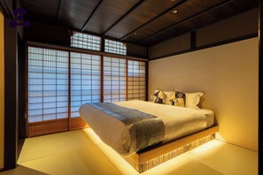 3 bedrooms, desk, iron/ironing board, free WiFi - A 5minute walk from Fushimi Inari Taisha Shrine  / Fushimi Ward, Kyoto City Kyōto (Fushimi Ward, Kyoto City)