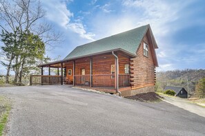 Exterior - Mtn-View Gem w/ Hot Tub + Game Room in Sevierville (Sevierville)