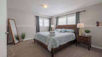 4 bedrooms, iron/ironing board, WiFi, bed sheets