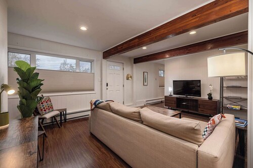 Anchorage City Spacious 6bdr | Entire Complex