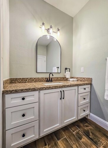 Enjoyable 2-bedroom house with AC  1min from Kickapoo Lucky Eagle Casino.