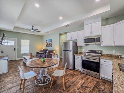 Enjoyable 2-bedroom house with AC  1min from Kickapoo Lucky Eagle Casino.