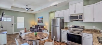 Enjoyable 2-bedroom house with AC 1min from Kickapoo Lucky Eagle Casino.