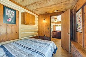 3 bedrooms, desk, iron/ironing board, Internet - Rifle Lake Cabin! Michigan Outdoor Adventure Pad (Lupton)