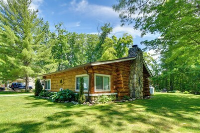 Rifle Lake Cabin! Michigan Outdoor Adventure Pad