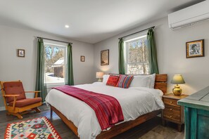 4 habitaciones, escritorio y tabla de planchar con plancha 