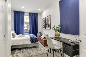2 chambres, bureau, fer et planche à repasser, accès Internet