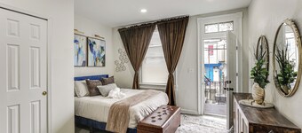 Walk to Patterson Park! Pet-Friendly Townhome