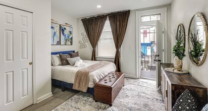 Walk to Patterson Park! Pet-Friendly Townhome