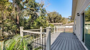A wooden deck with a railing, surrounded by trees and a fence. - 2 Mi to FSU: Pet-Friendly Retreat w/ Private Yard (Tallahassee)