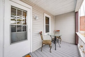 Outdoor dining - Walk to Old Town Ottawa! Starved Rock Country Home (Ottawa)