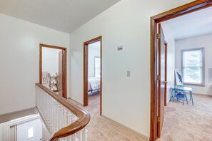 Interior - Walk to Old Town Ottawa! Starved Rock Country Home (Ottawa)