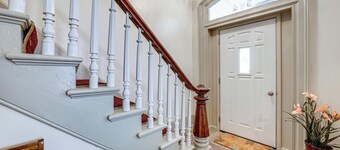 Walk to Old Town Ottawa! Starved Rock Country Home