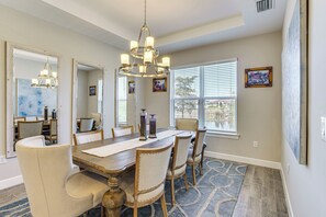 Dining - 1 Mi to Boat Launch: Canal-View Cape Coral Gem (Cape Coral)