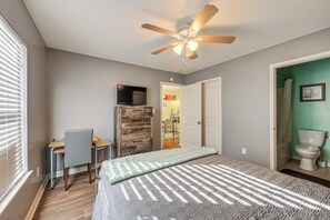 3 bedrooms, desk, iron/ironing board, Internet - 3 Mi to Railroad Park & Dwtn: Birmingham Home Base (Birmingham)