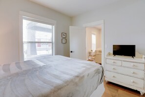2 slaapkamers, een strijkplank/strijkijzer, internet, beddengoed