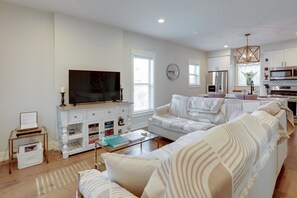 TV - Near Freeways! Centrally Located Denver Retreat (Denver)