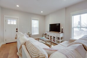 2 bedrooms, iron/ironing board, Internet, bed sheets - Near Freeways! Centrally Located Denver Retreat (Denver)