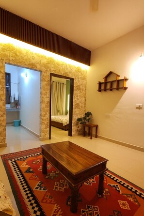 2 bedrooms, iron/ironing board, internet, bed sheets