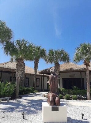 Property grounds - Tropical family living in our happy place! (Marco Island)