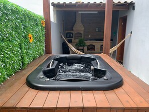 Terrace/patio - Arraial do Cabo House in a Gated Community with Jacuzzi, BBQ, Garage & Pet Friendly (Arraial do Cabo)