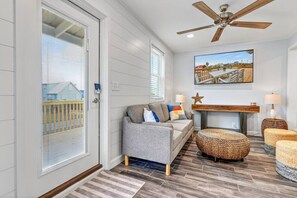 TV - Josephine`s Cottage • New Listing! Steps to Private Beach • Sleeps 6 (Gulf Shores)