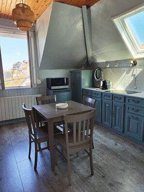 Dining - Villa Réséda - 4-person apartment just a stone's throw from the sea. (Ault)