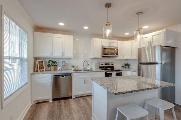 Fridge, microwave, oven, stovetop - Play, Stay, Repeat | Cool 1BR (Nashville)