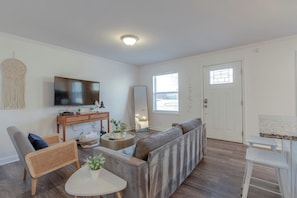 TV - Play, Stay, Repeat | Cool 1BR (Nashville)