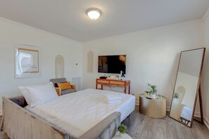 Iron/ironing board, travel cot, WiFi, bed sheets - Play, Stay, Repeat | Cool 1BR (Nashville)