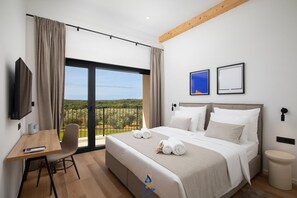 5 slaapkamers, een kluis op de kamer, een bureau