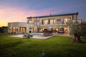 Exterior - Luxurious New 5-BR Villa with private pool & sauna (Bale)