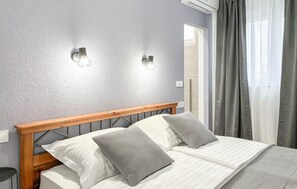5 bedrooms, in-room safe, travel cot, free WiFi - Stunning home in Gorica (Gorica)