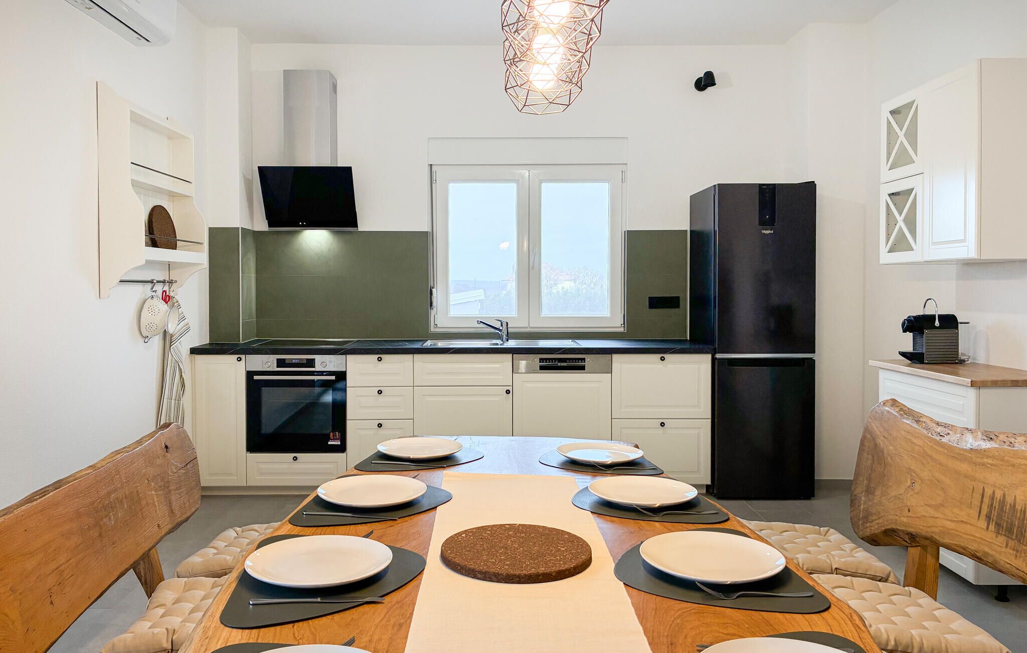 Réfrigérateur, four, plaque de cuisson, lave-vaisselle