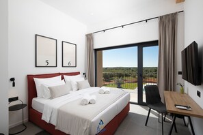5 bedrooms, in-room safe, desk, iron/ironing board - Brand-New 5-BR Villa with Pool & Sauna Retreat (Bale)