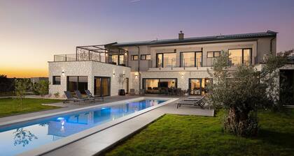 Brand-New 5-BR Villa with Pool & Sauna Retreat