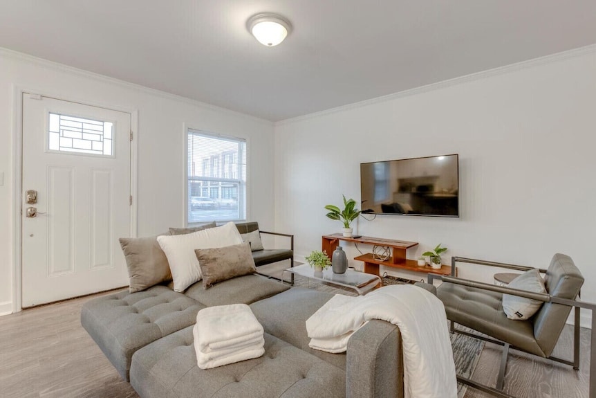 Memory Maker | Chic 1br Retreat - FirstBank Stadium