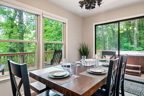 Dining - Emerald Spring's Cabin (Pigeon Forge)