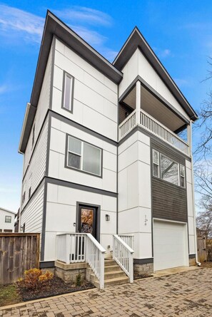 Exterior - 15 Min to Broadway - Fenced Yard - Family Friendly (Nashville)