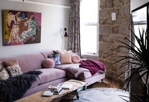 Living area - Host - St Ives - Luxury Interior Accommodation (St Ives)