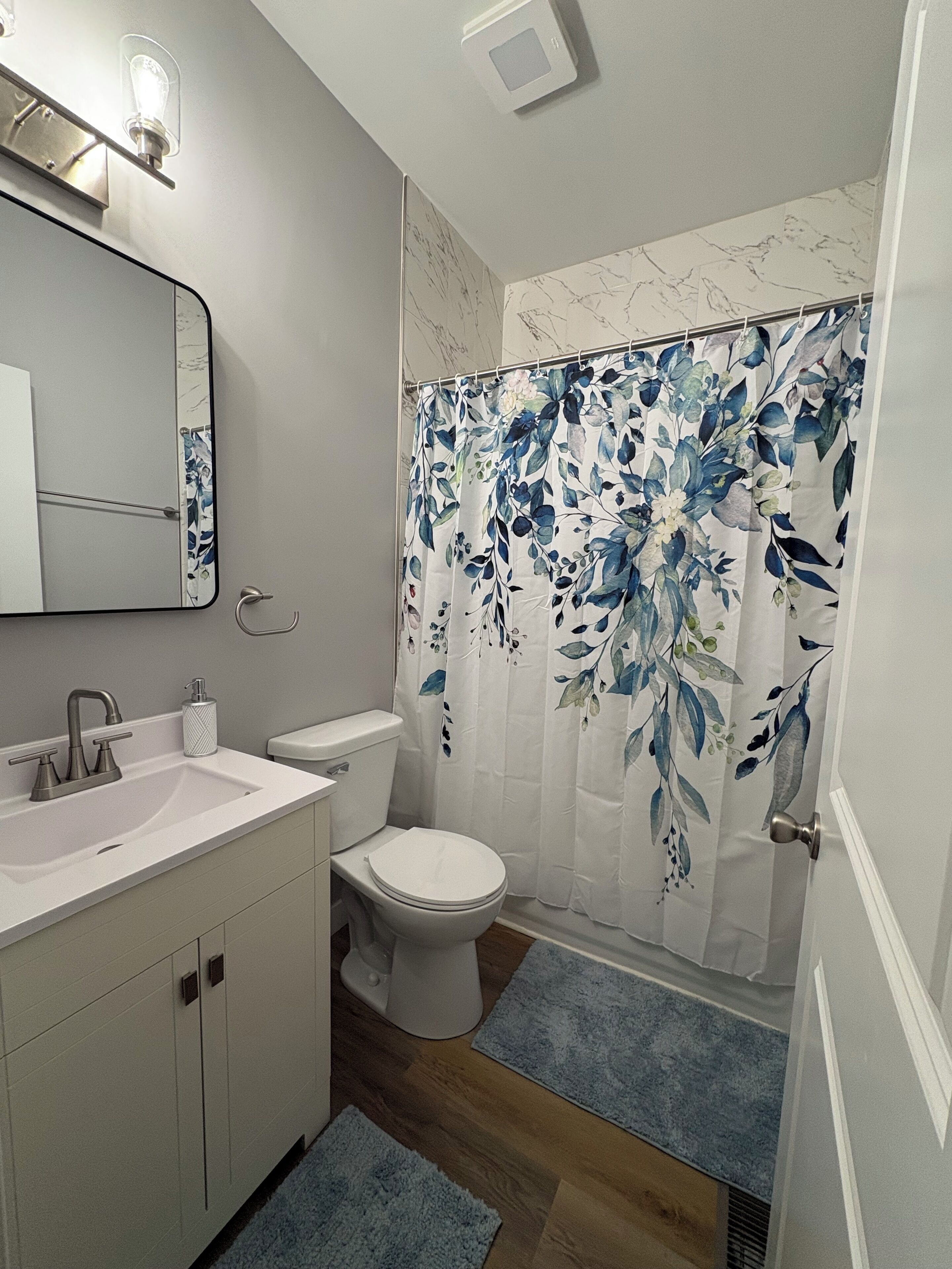 Bruser, hårtørrer, håndklæder, Sæbe