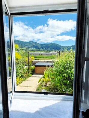 Căn hộ tiện nghi đơn giản, sân hiên, quang cảnh vườn | Quang cảnh nhìn từ nơi lưu trú