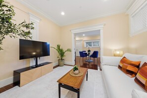 Unclassified image, 2 of 24, button - Modern Vancouver Stay - Near Downtown & Transit (Vancouver)